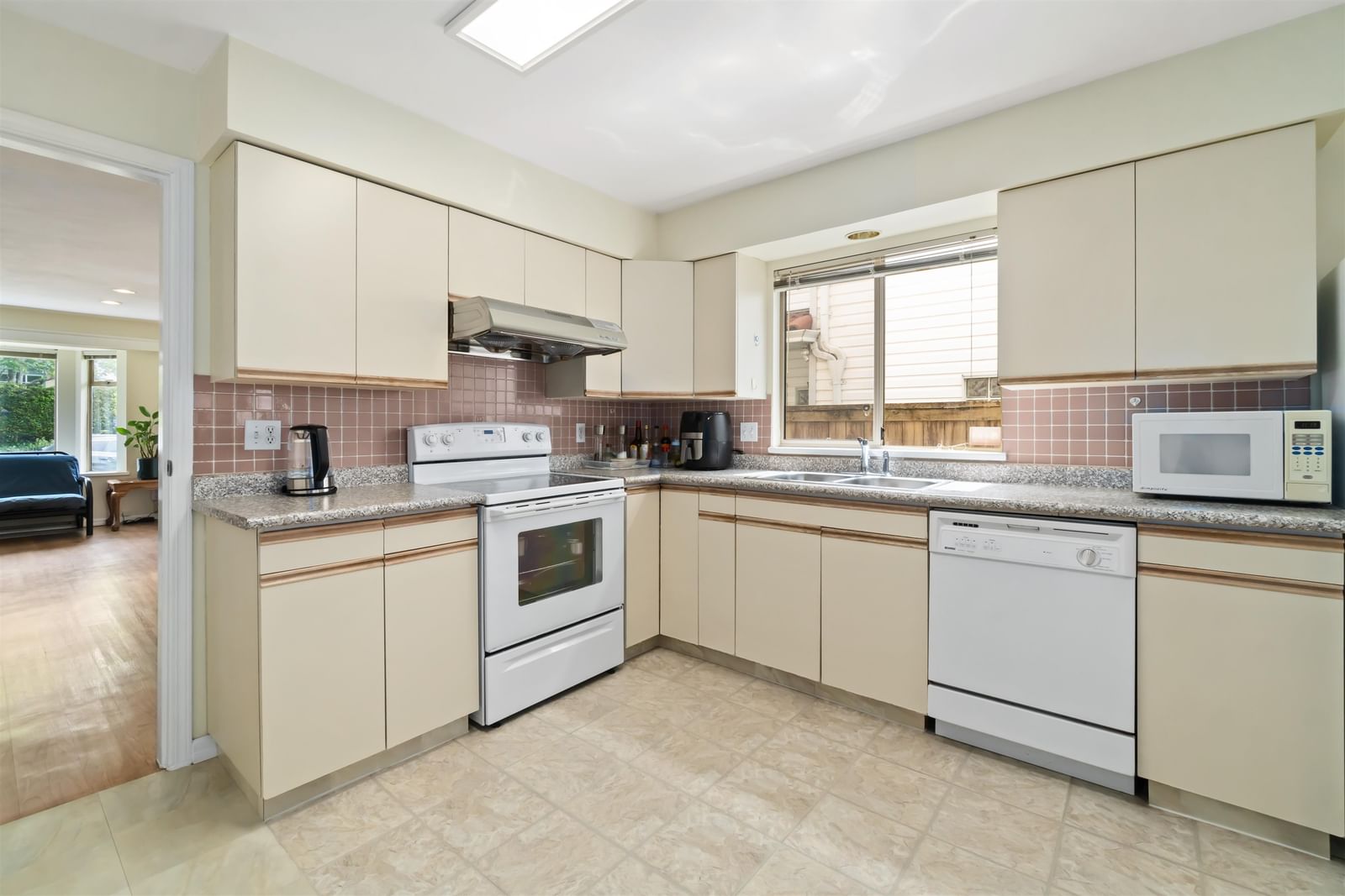 Listing Image 18
