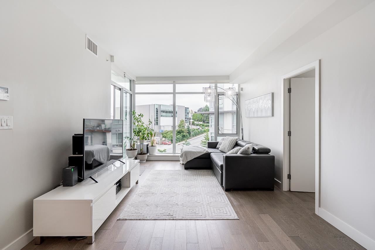 Listing Image 9