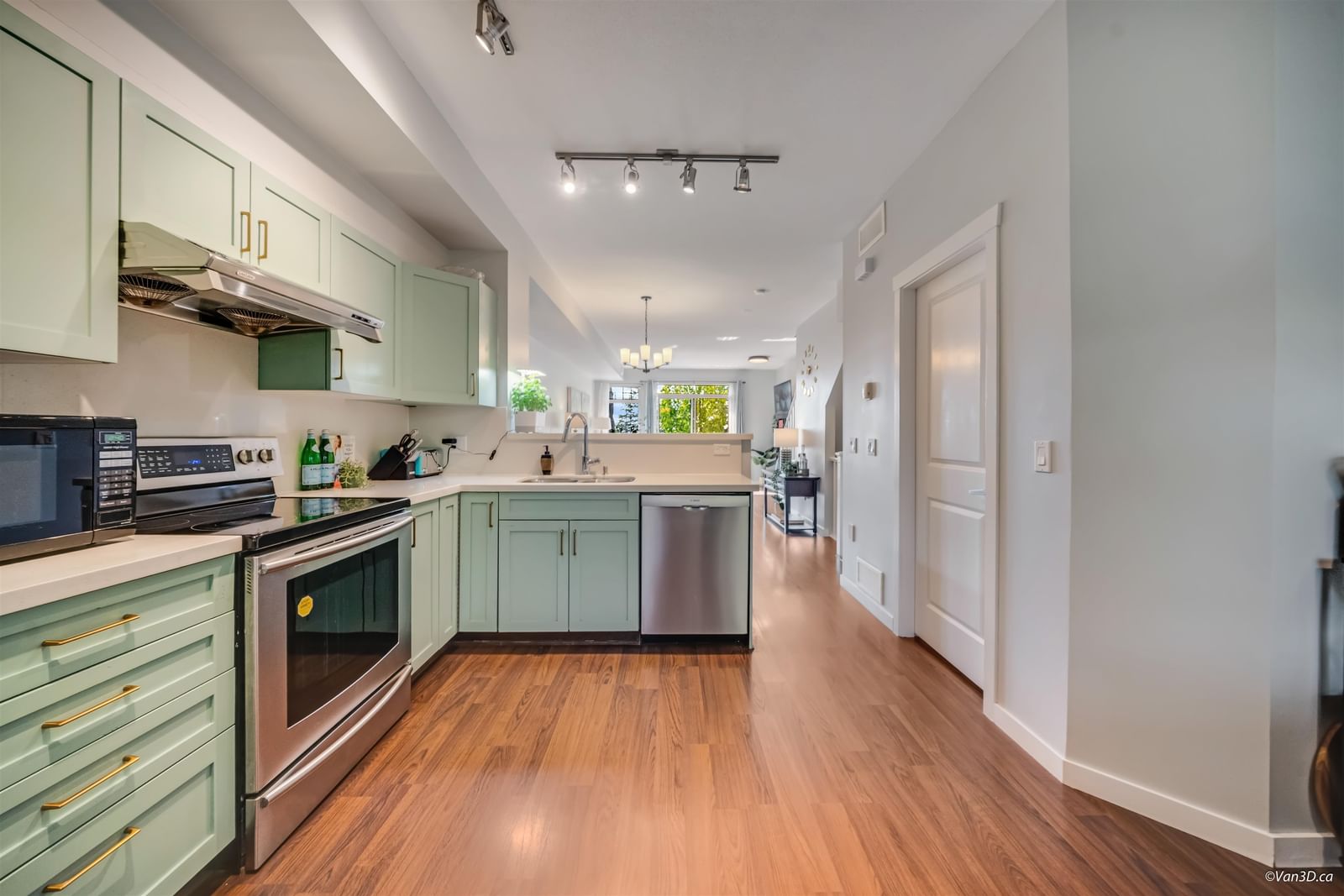 Listing Image 11