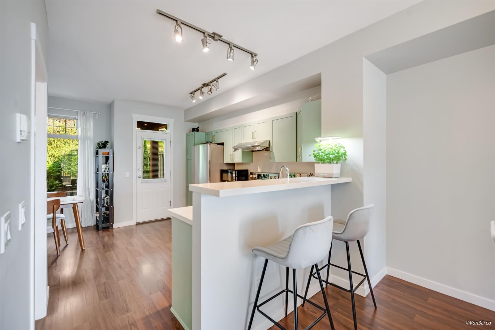 Listing Image 9