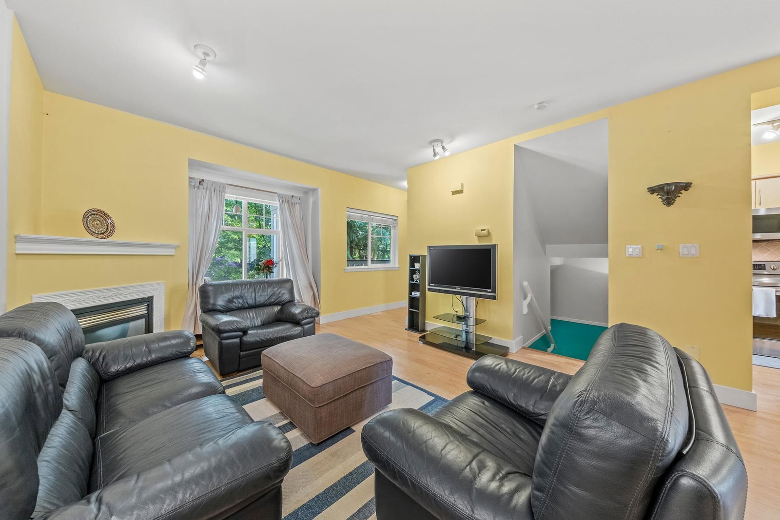 Listing Image 8