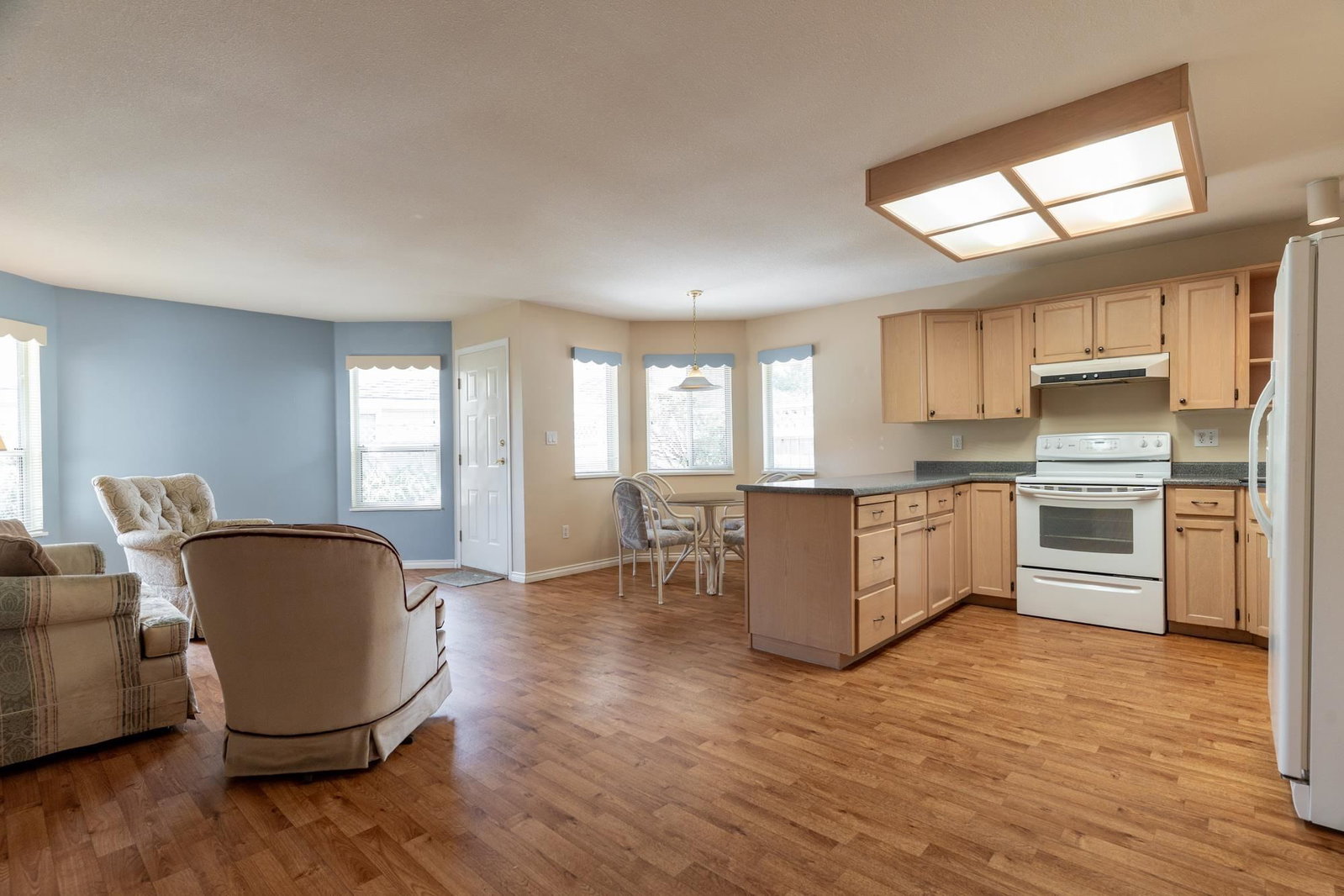 Listing Image 10