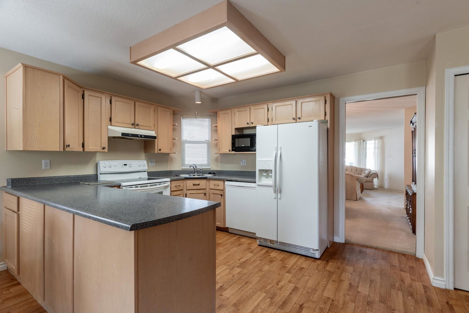 Listing Image 12