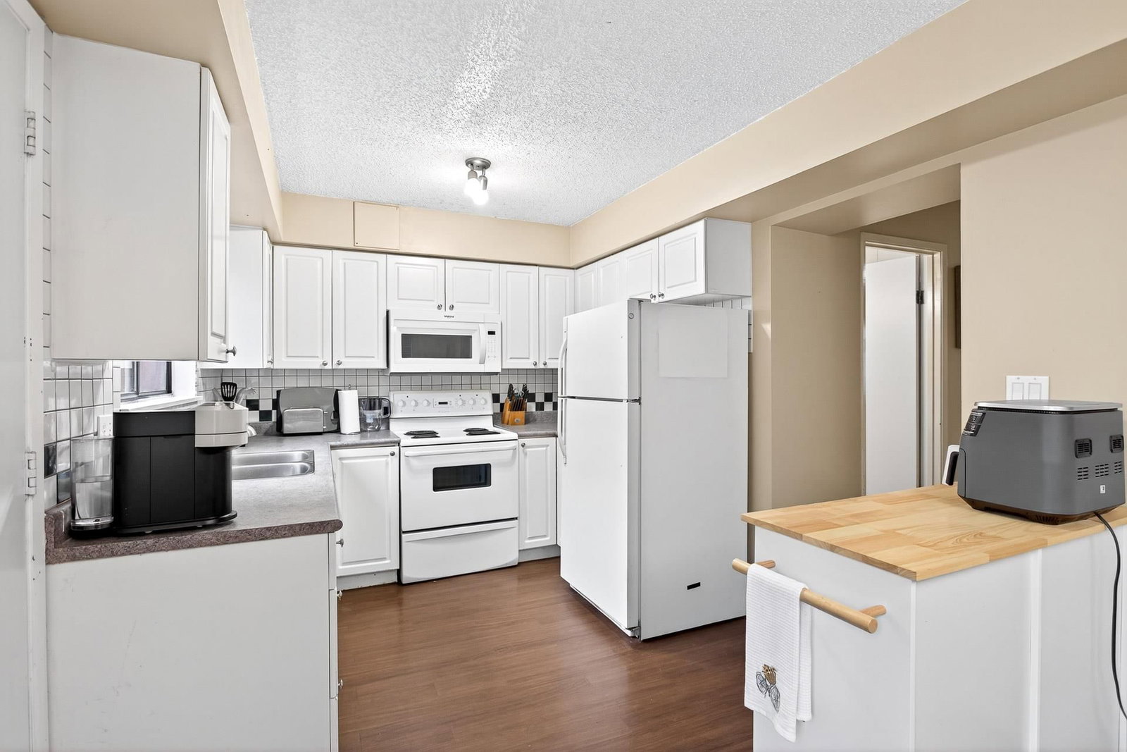 Listing Image 11
