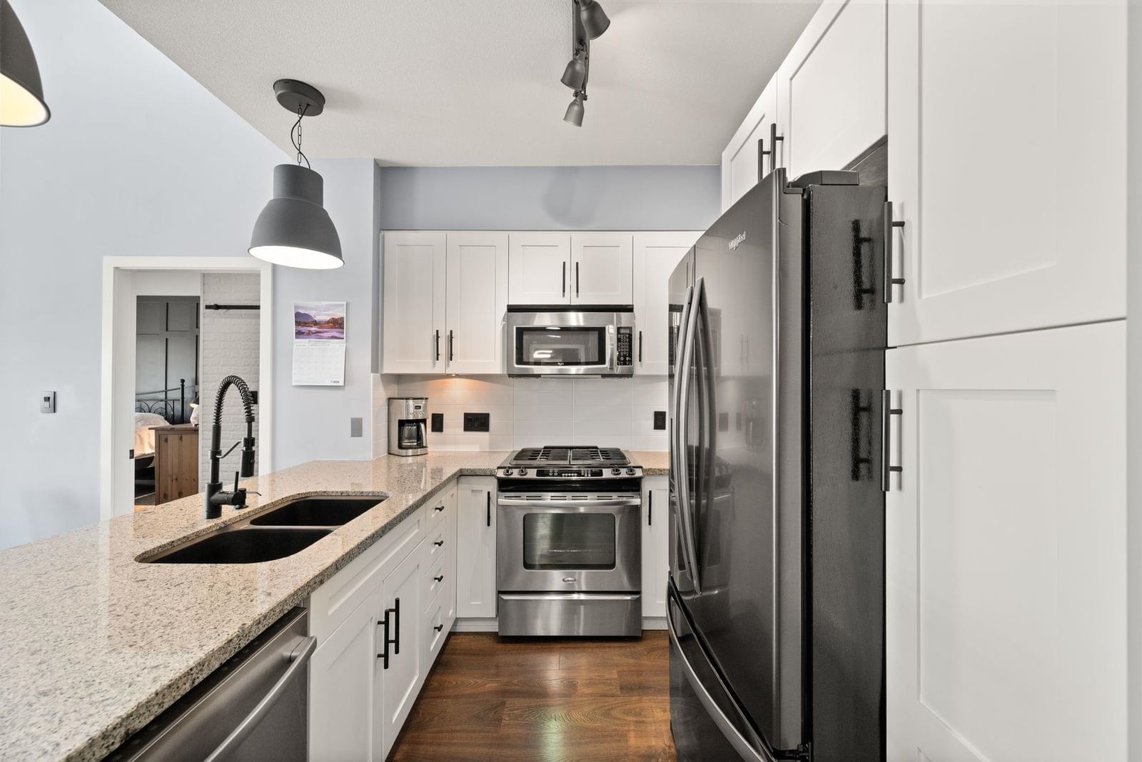Listing Image 6