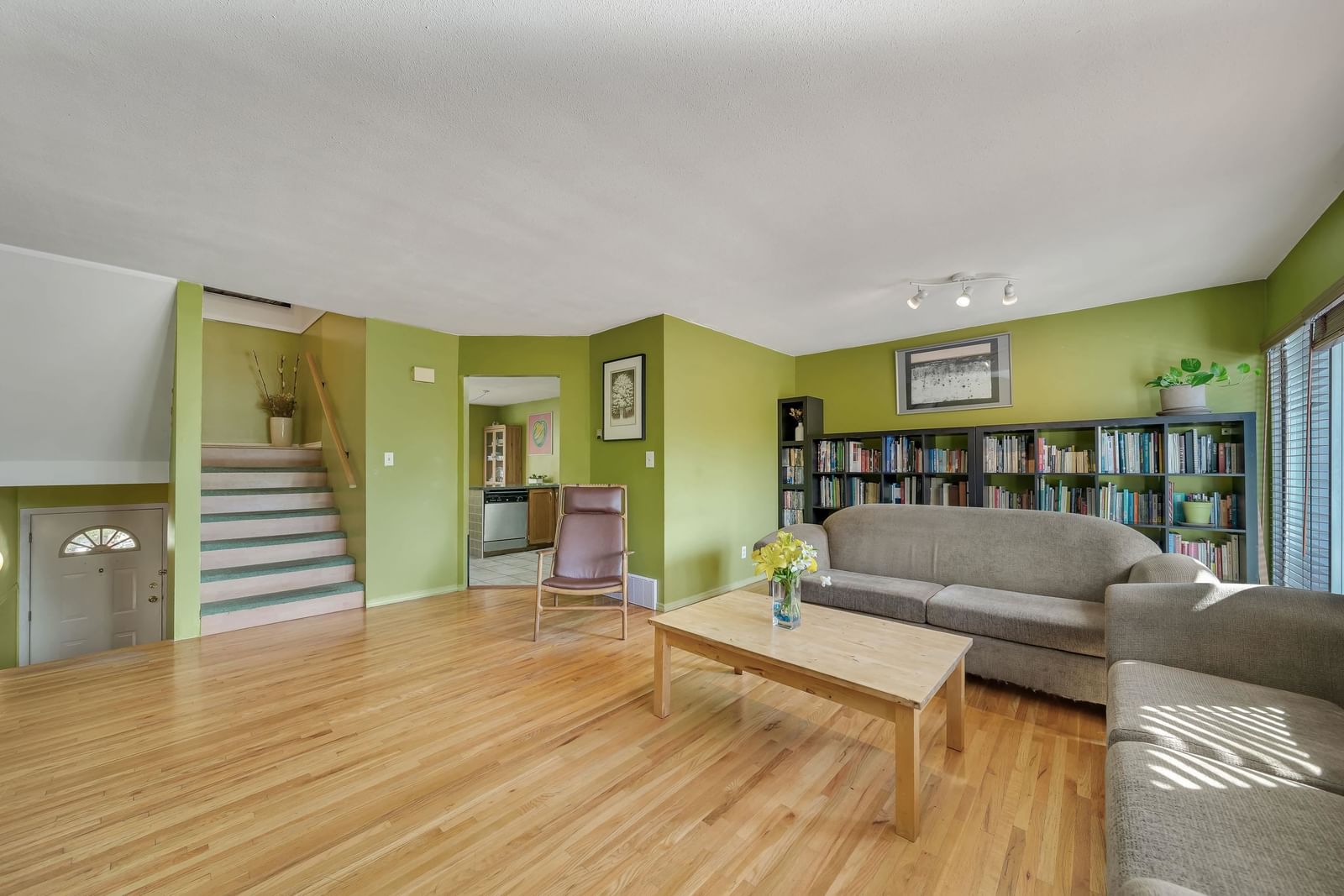 Listing Image 6