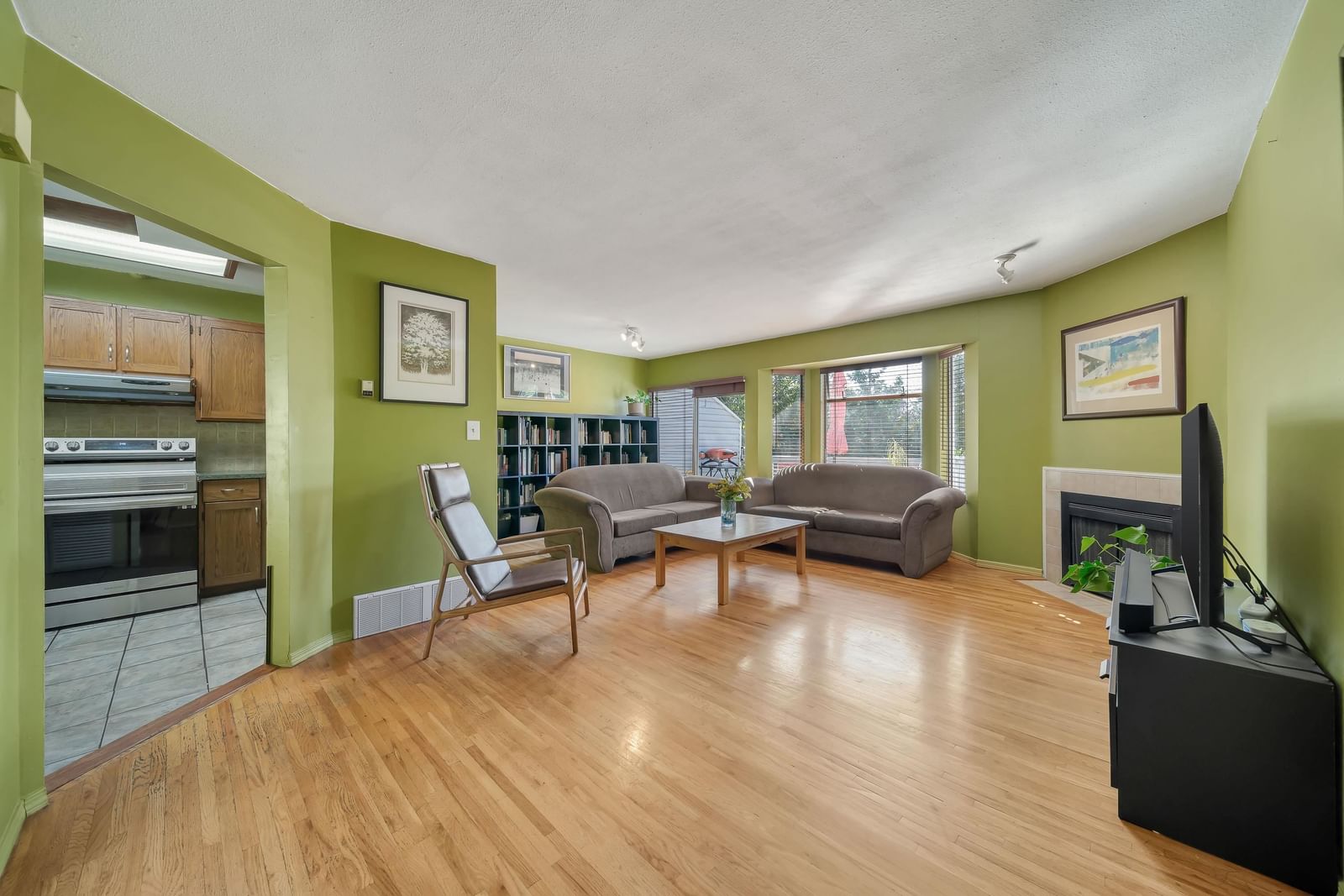 Listing Image 8