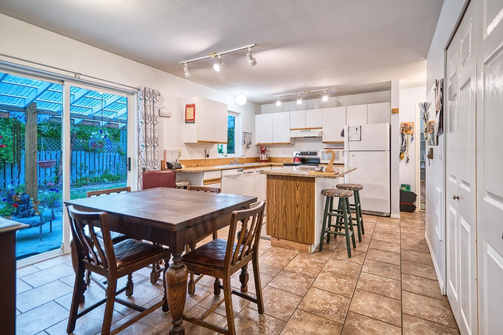 Listing Image 10
