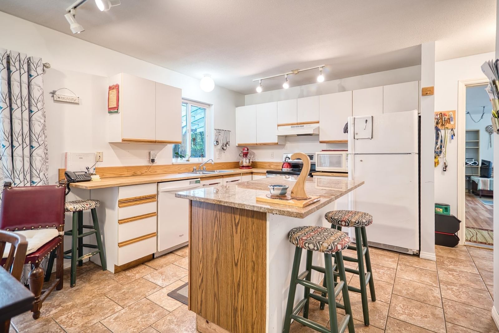 Listing Image 11