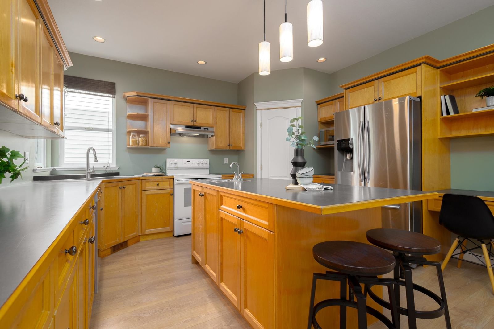 Listing Image 11