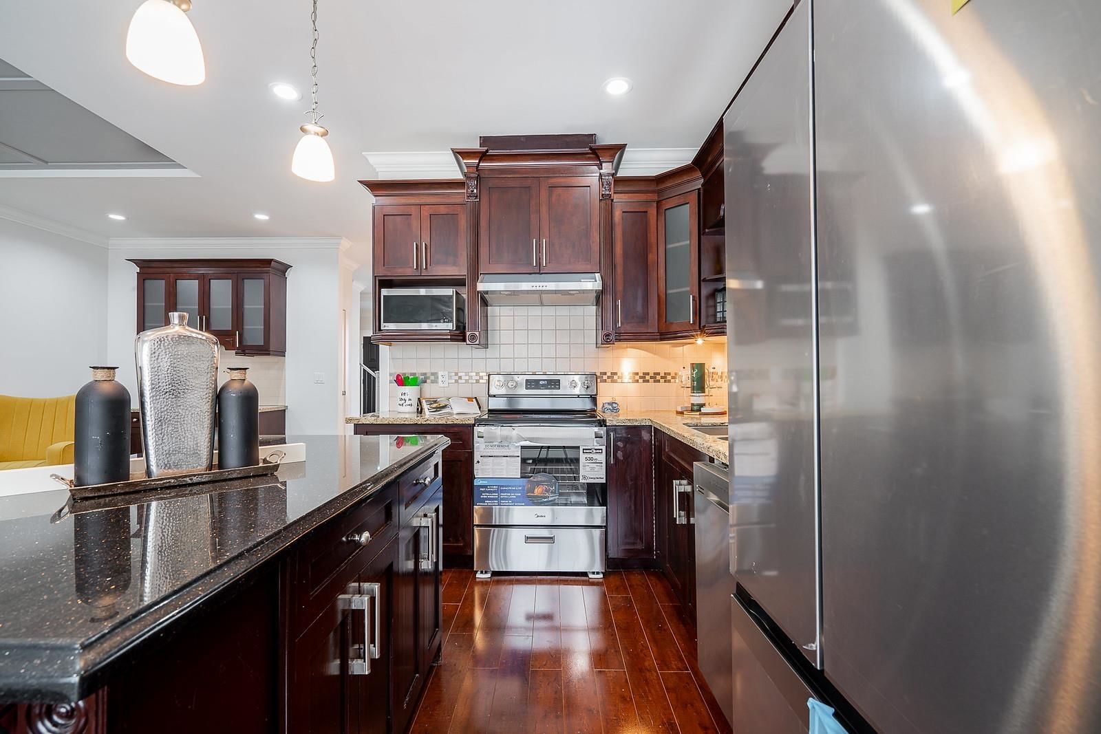 Listing Image 12