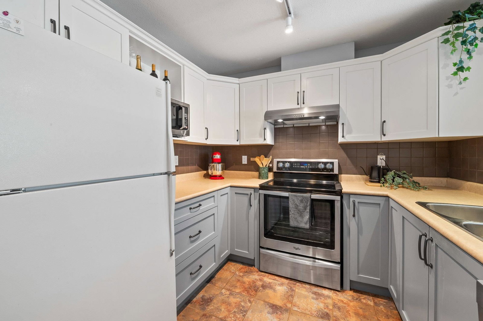 Listing Image 12