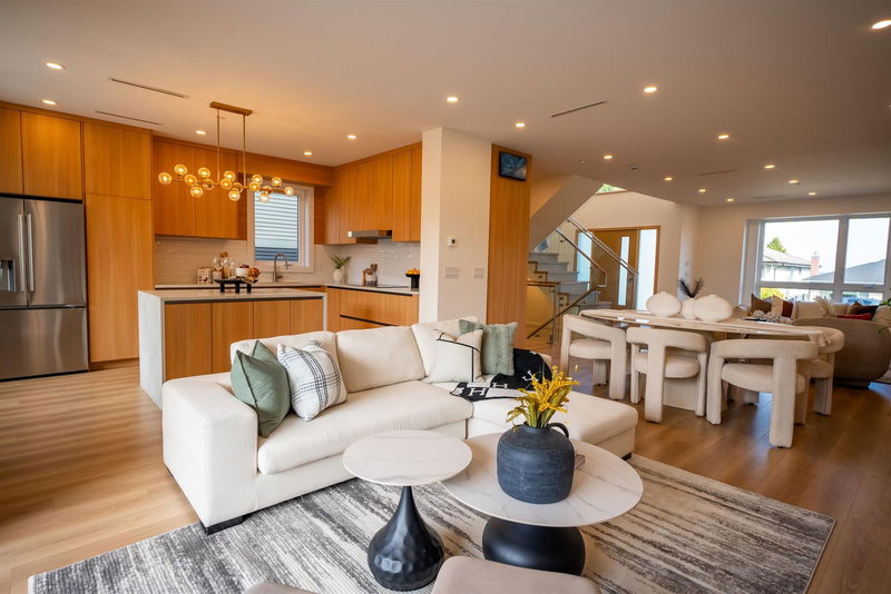 7 Howard Avenue, Burnaby, V5B 1J6 | Image 2