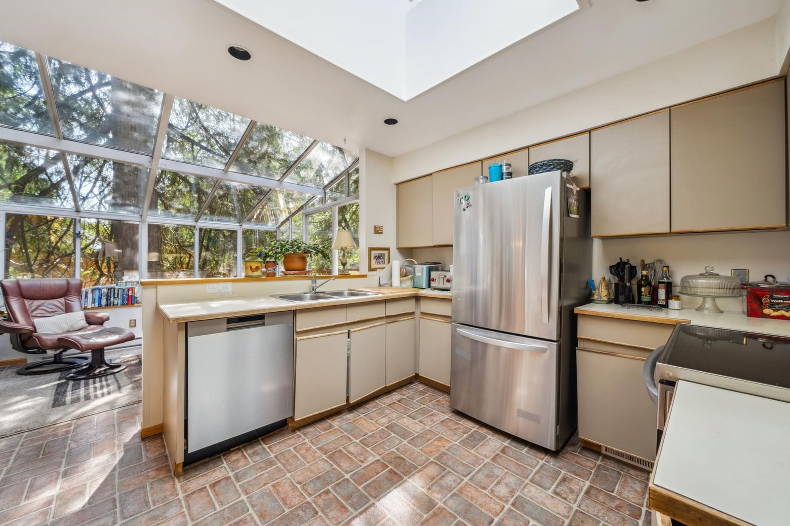 Listing Image 12