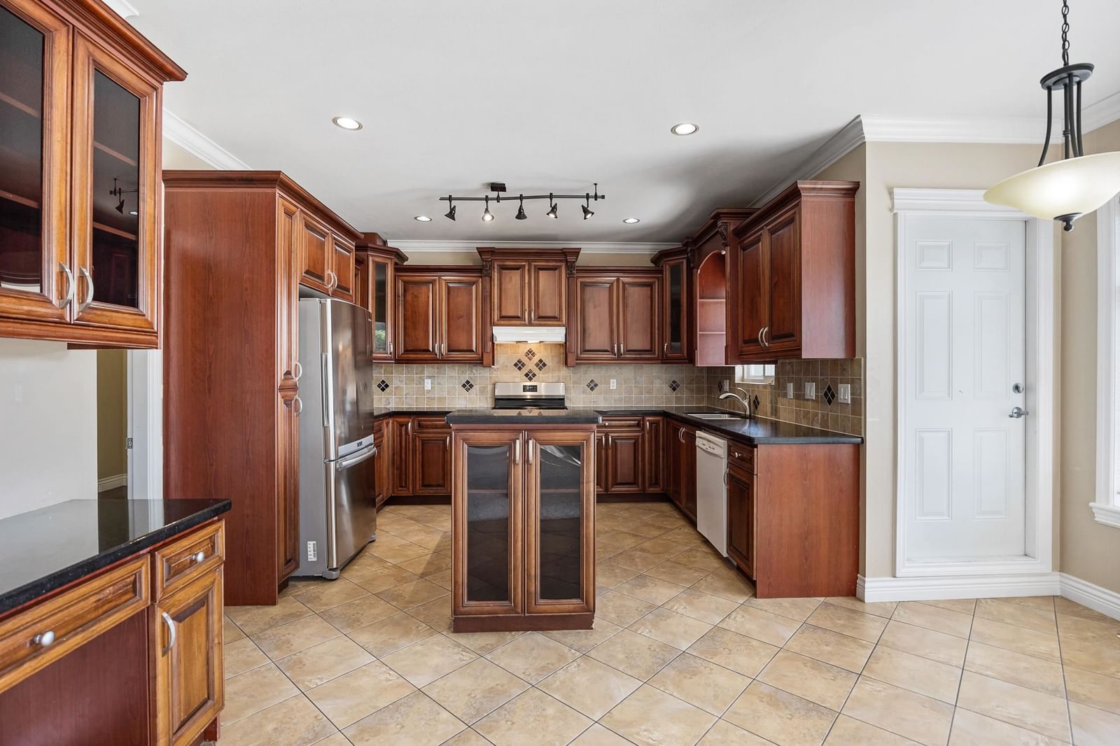 Listing Image 8