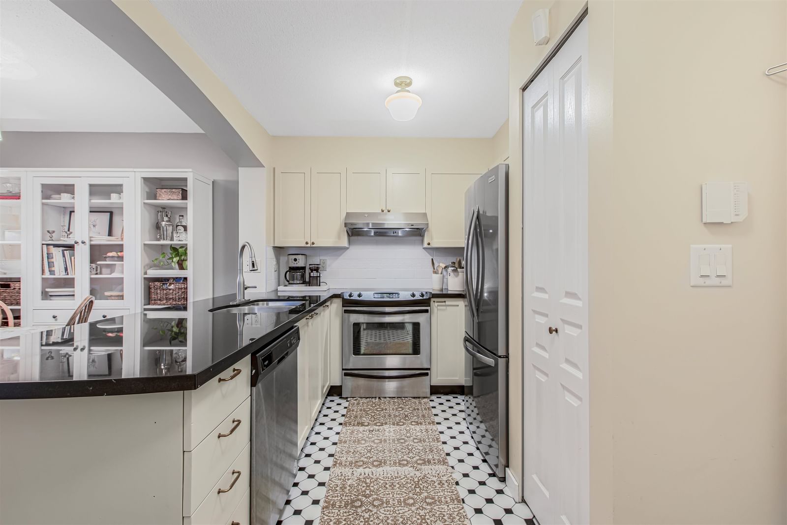 Listing Image 11