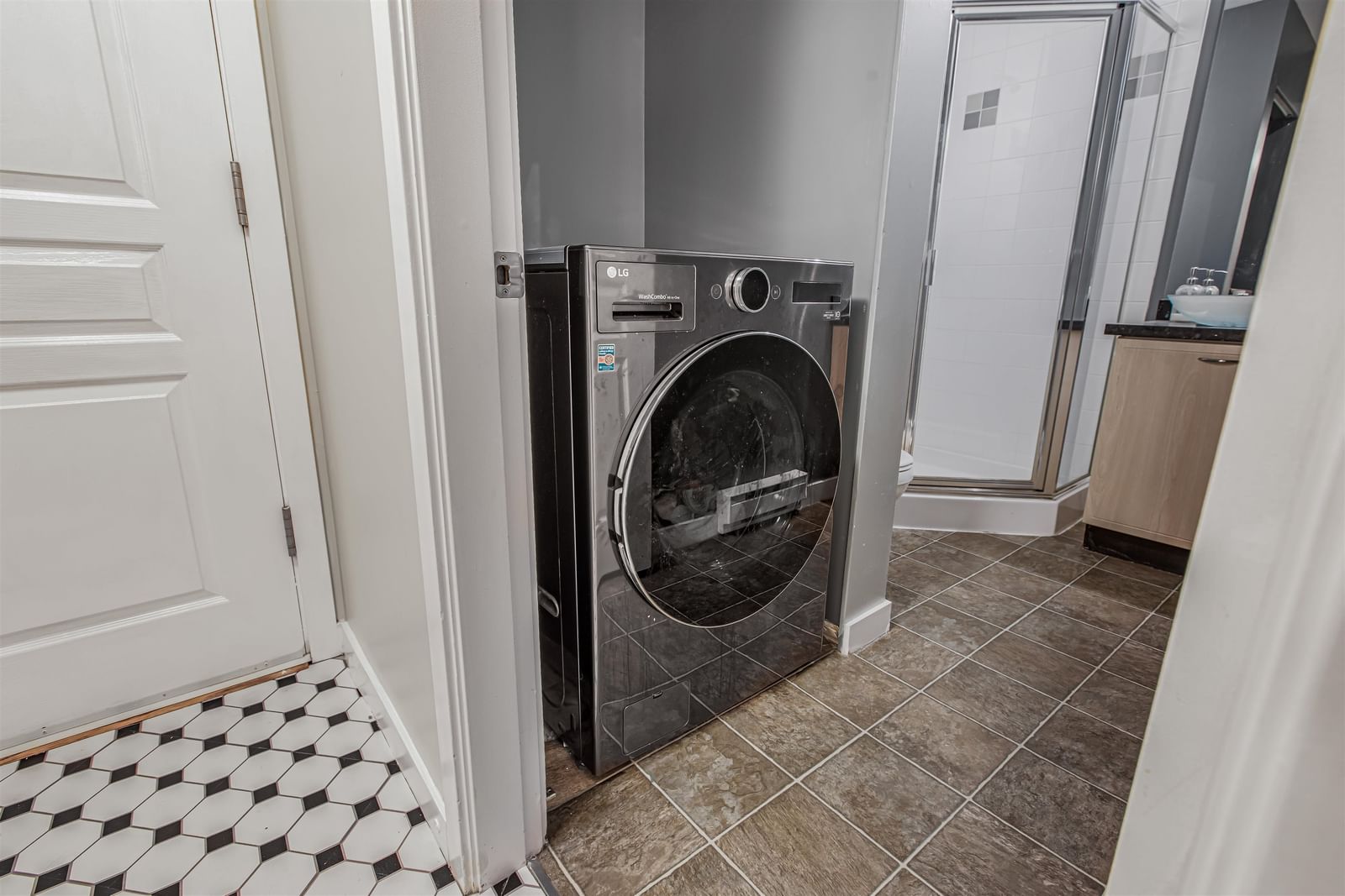 Listing Image 16