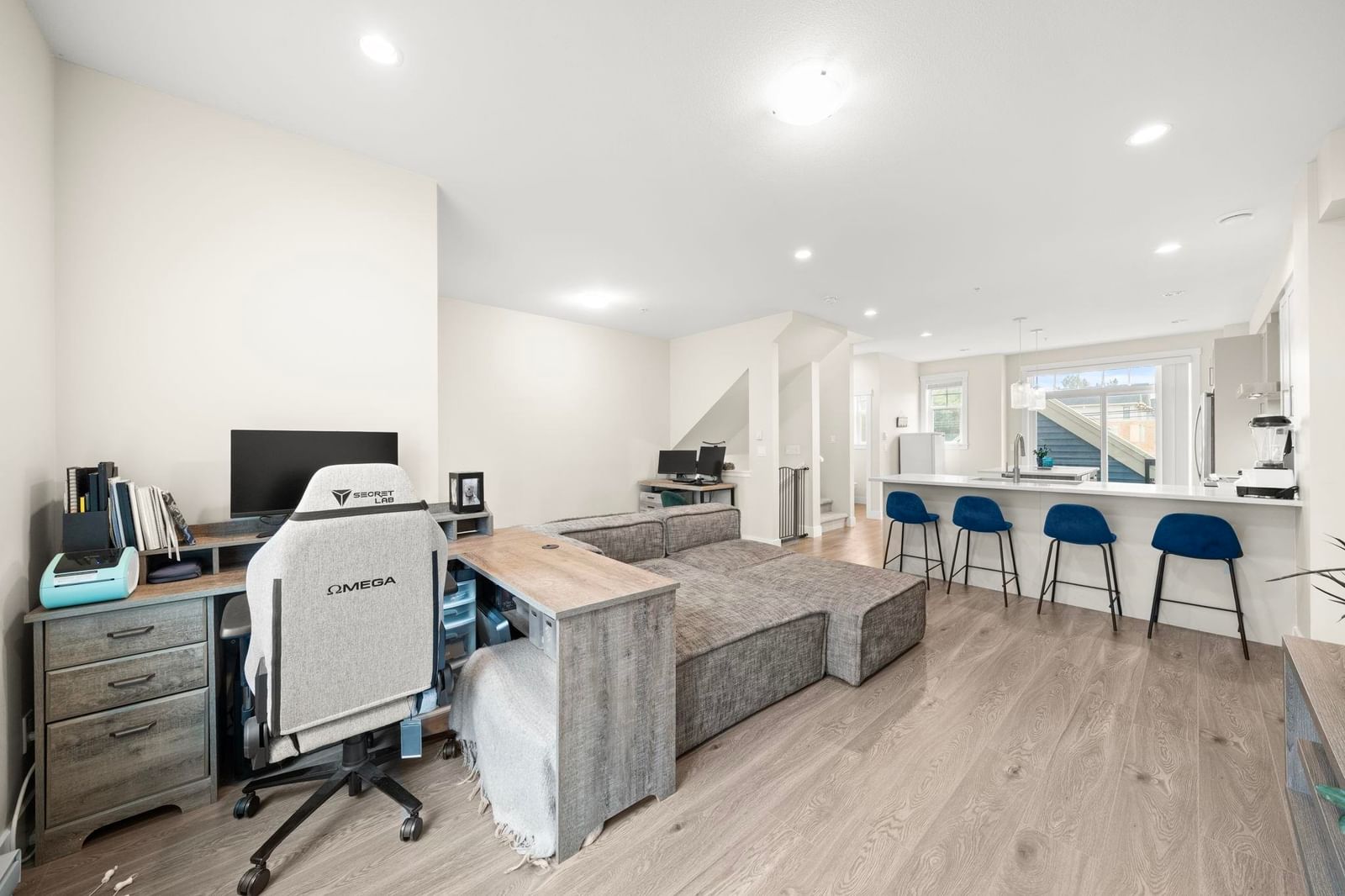 Listing Image 13