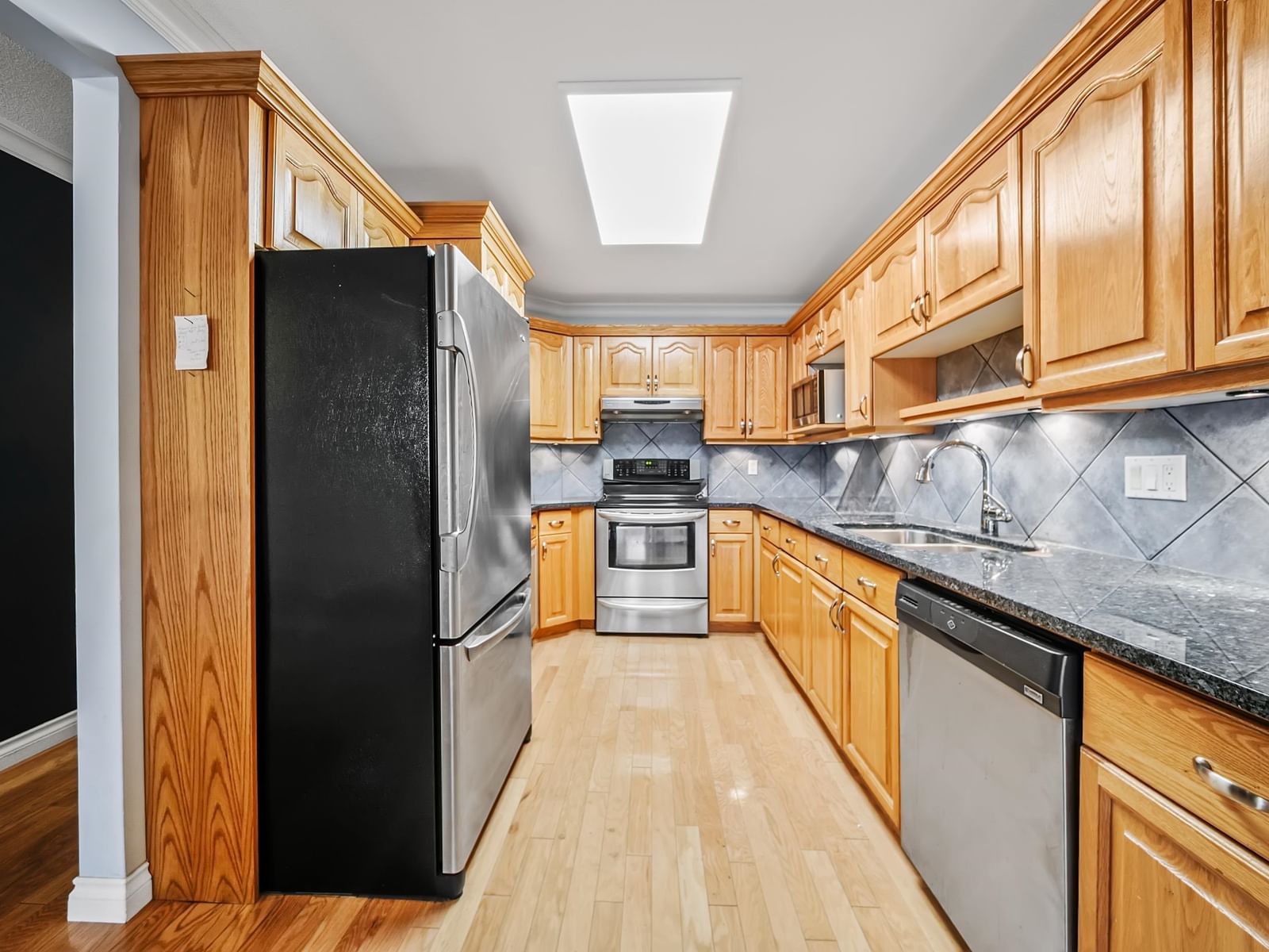 Listing Image 11