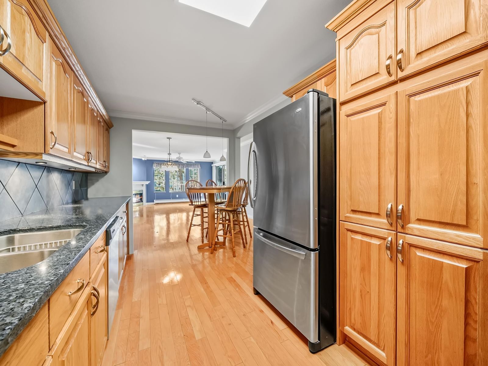 Listing Image 12