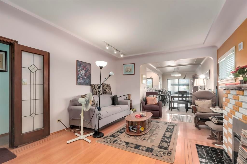Listing Image 4