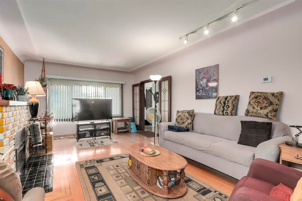 Listing Image 6