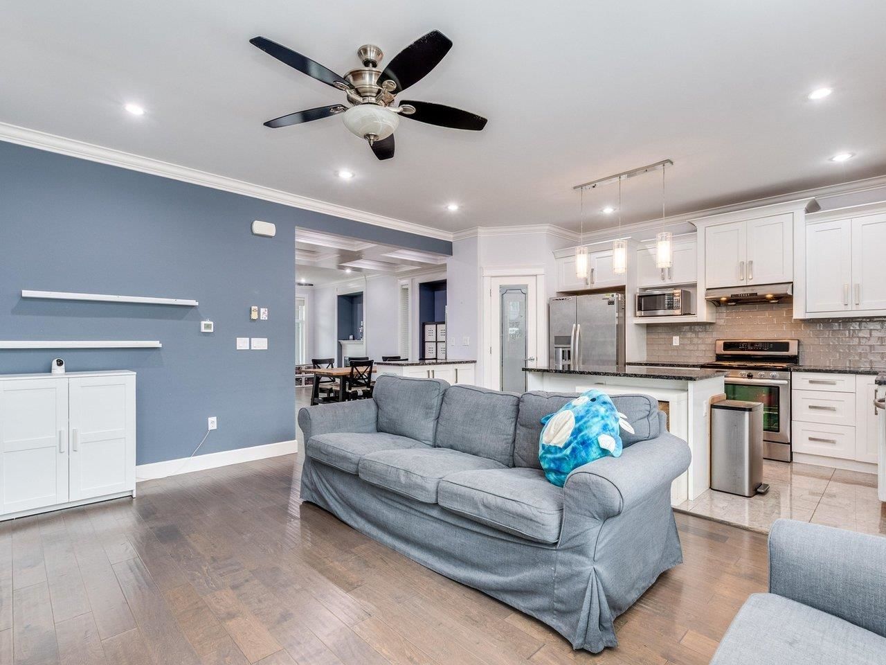 Listing Image 12