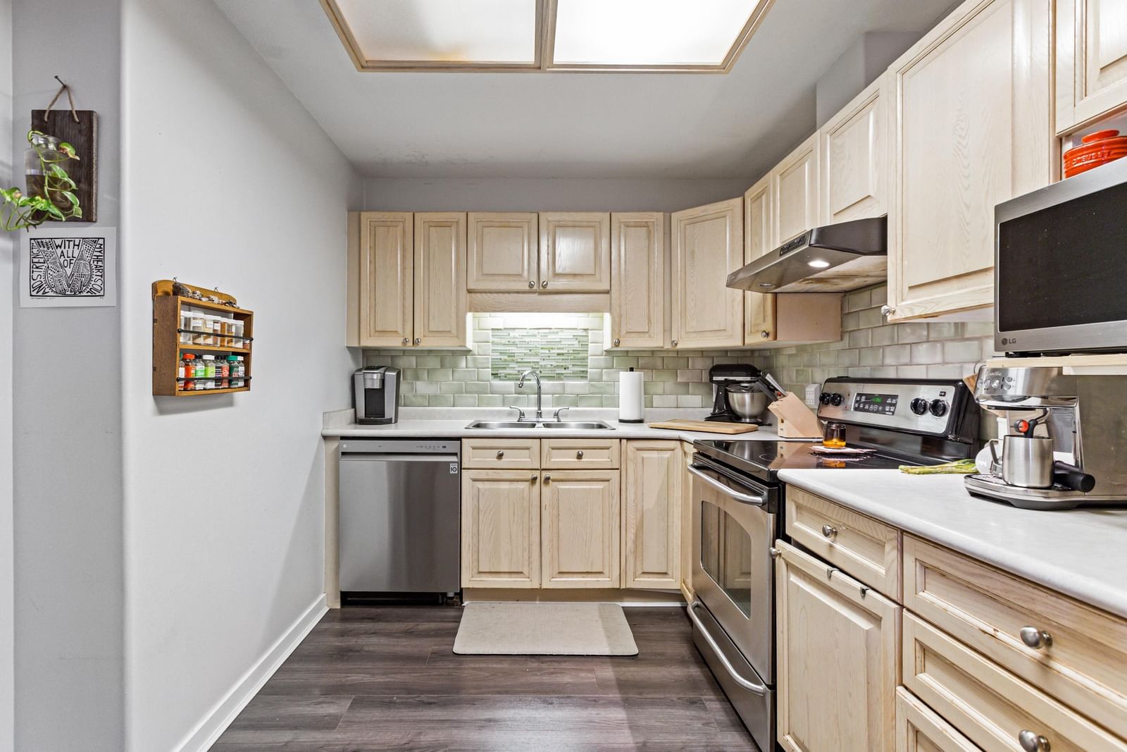 Listing Image 11