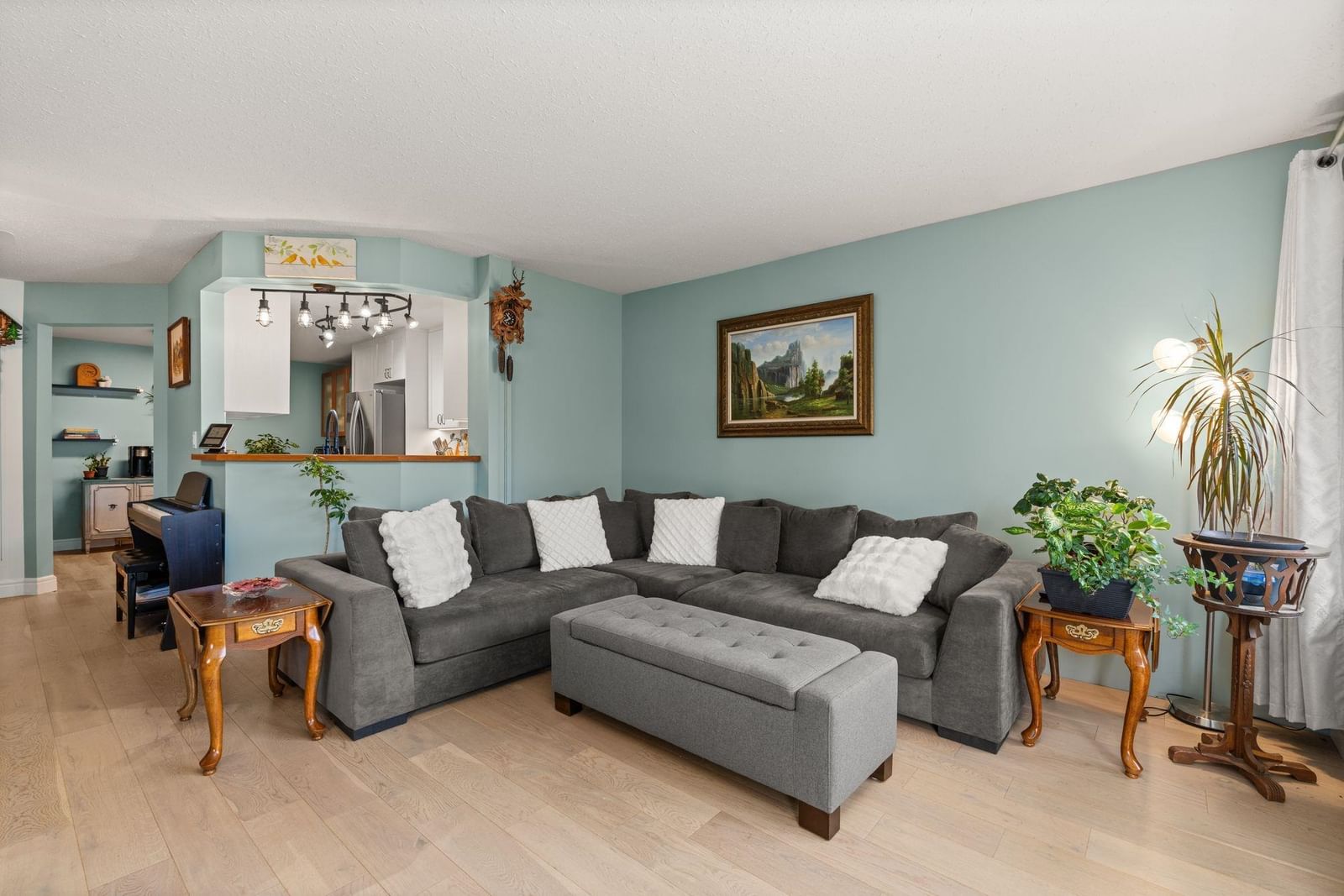 Listing Image 6