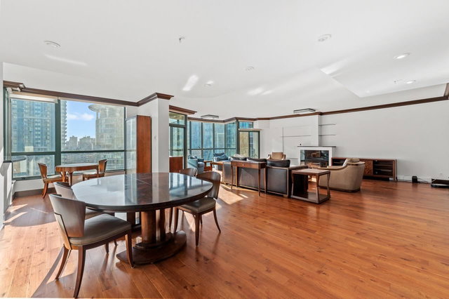 2001 - 1239 Georgia Street W