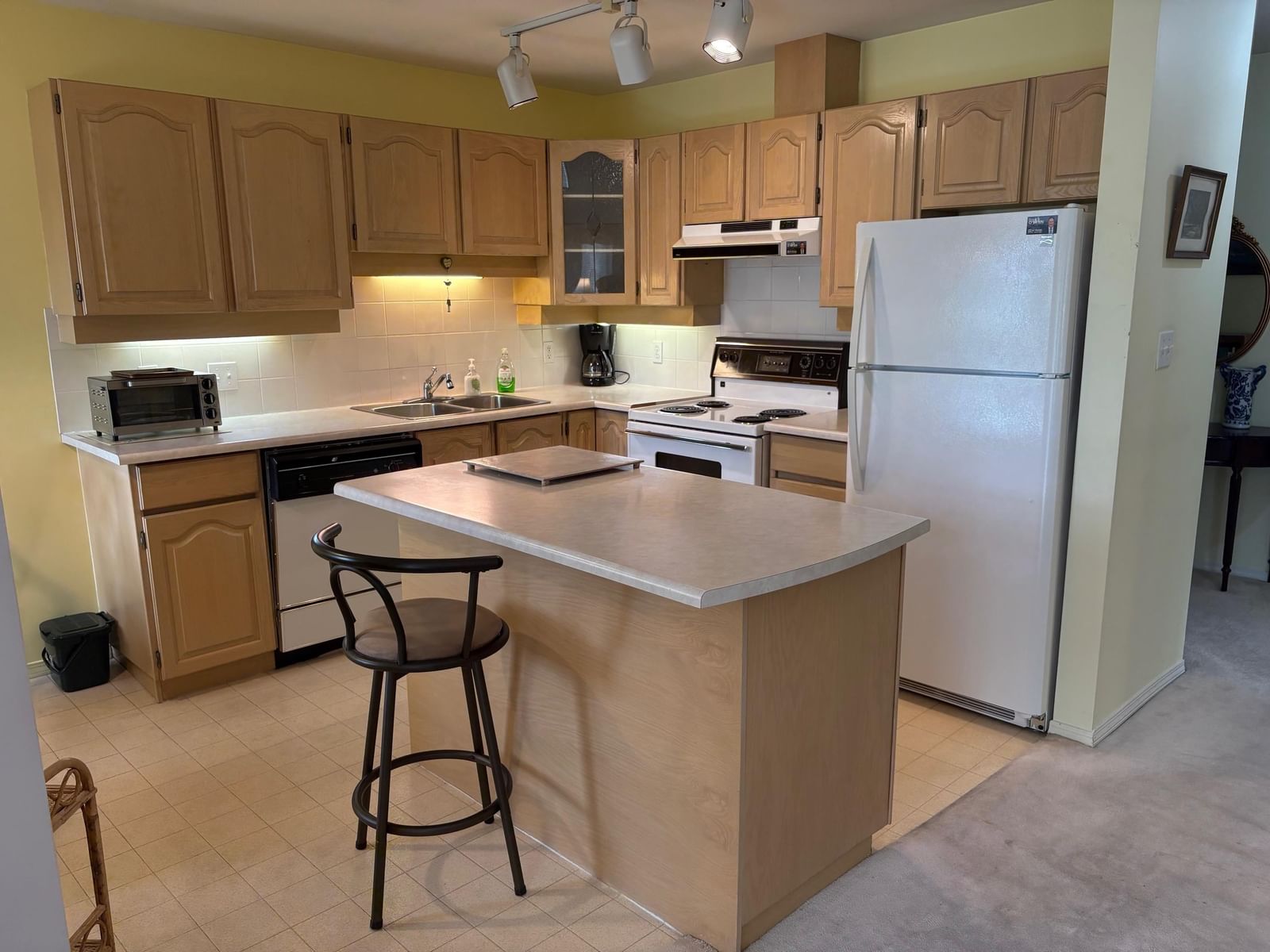 Listing Image 8