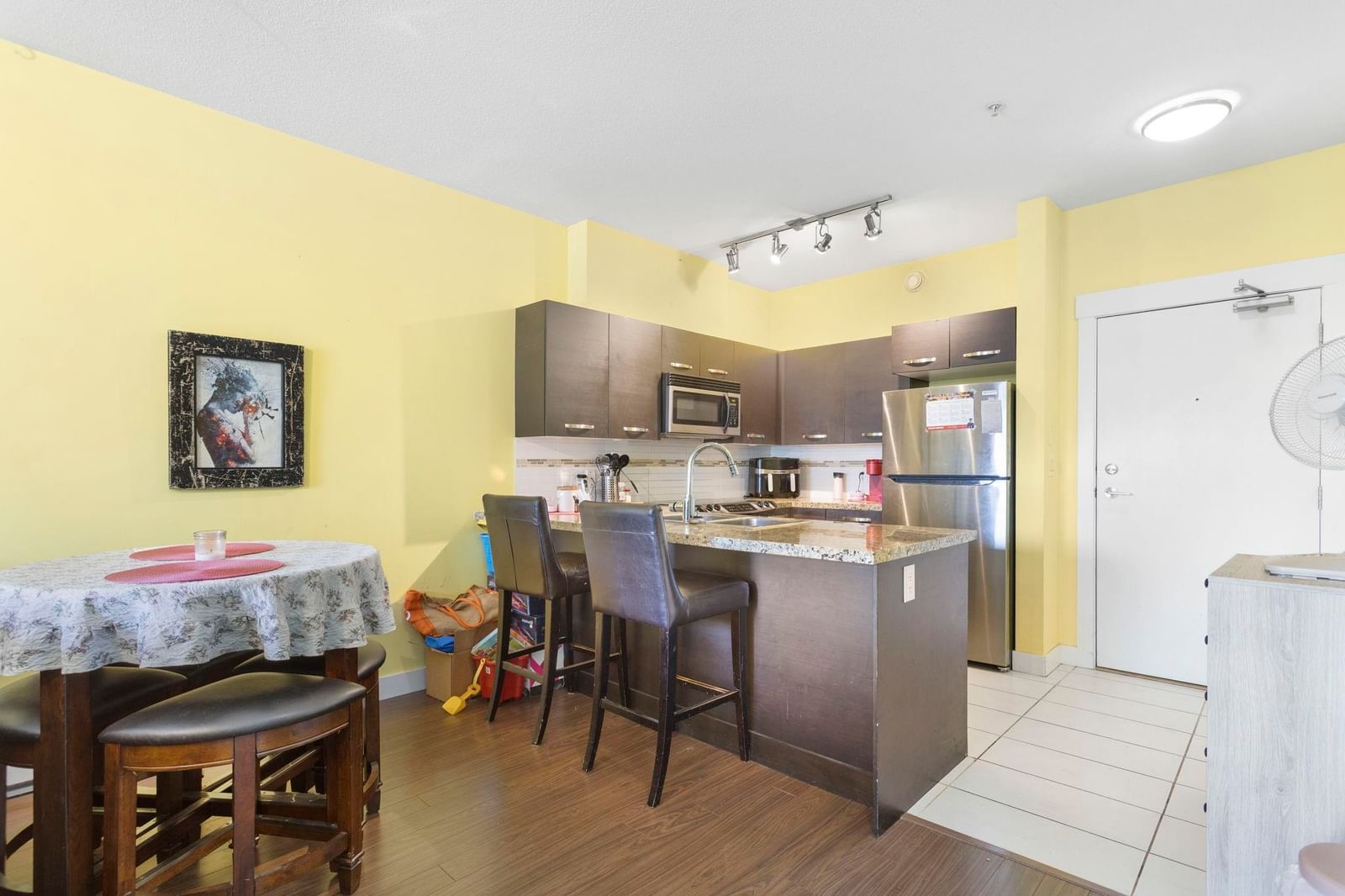 Listing Image 6