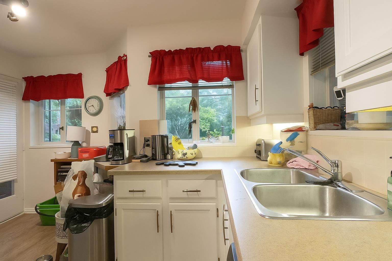 Listing Image 10