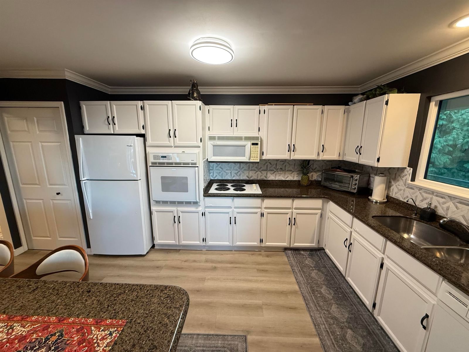 Listing Image 12