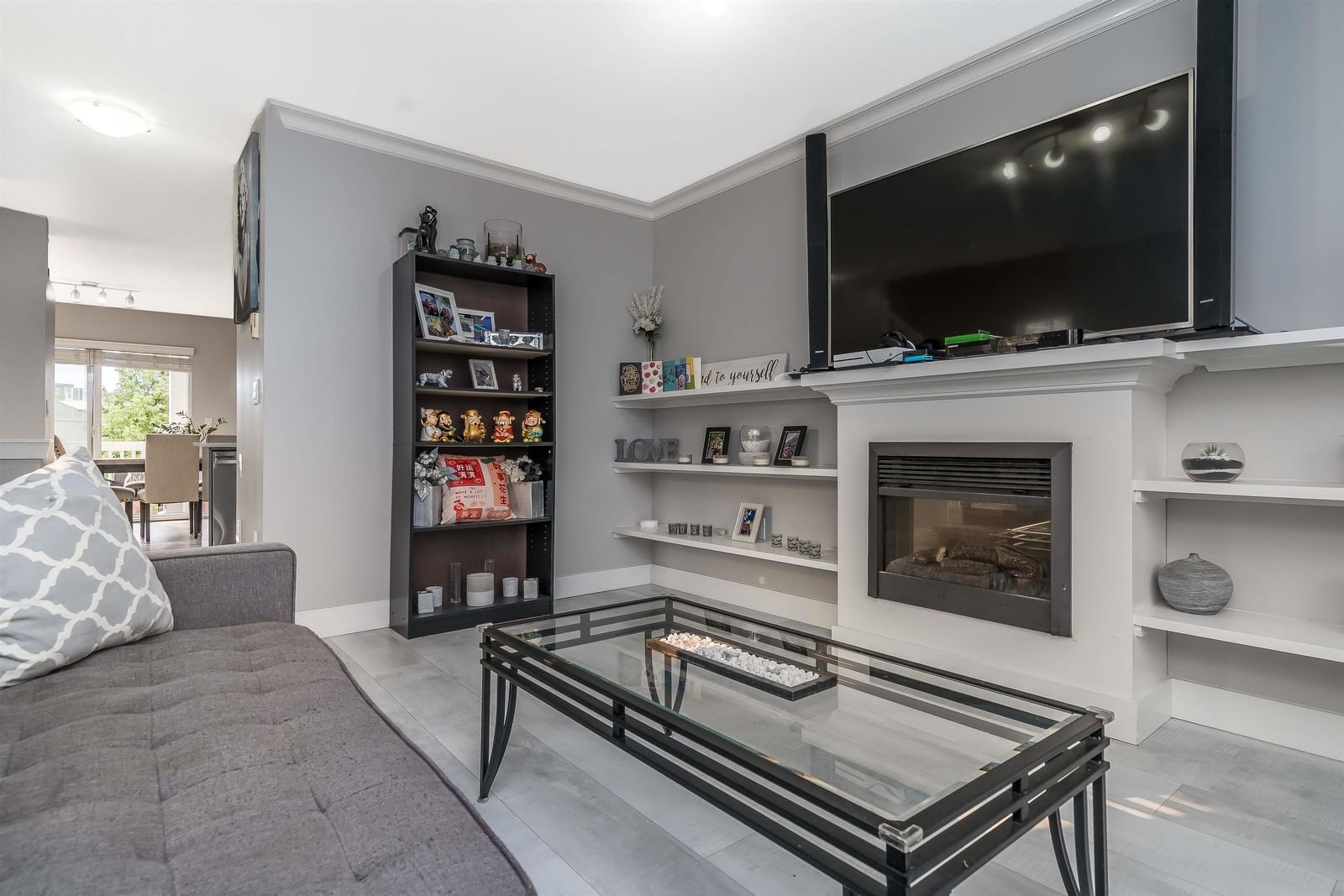 Listing Image 19