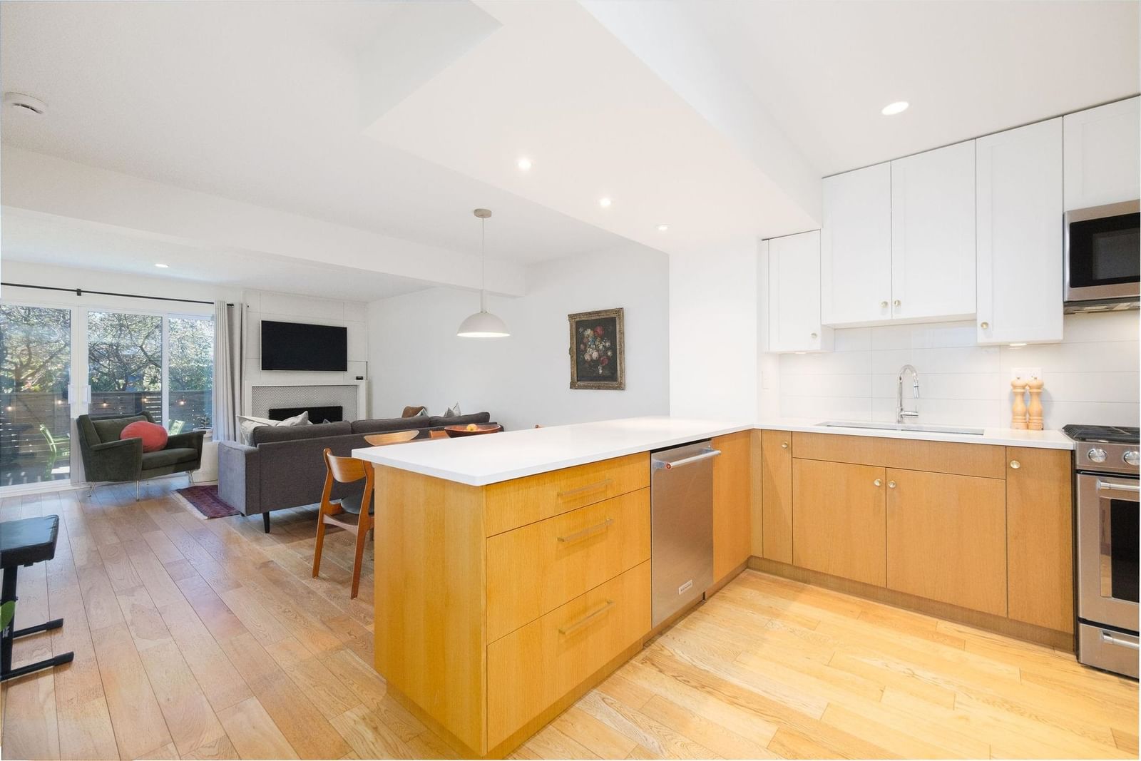 Listing Image 9