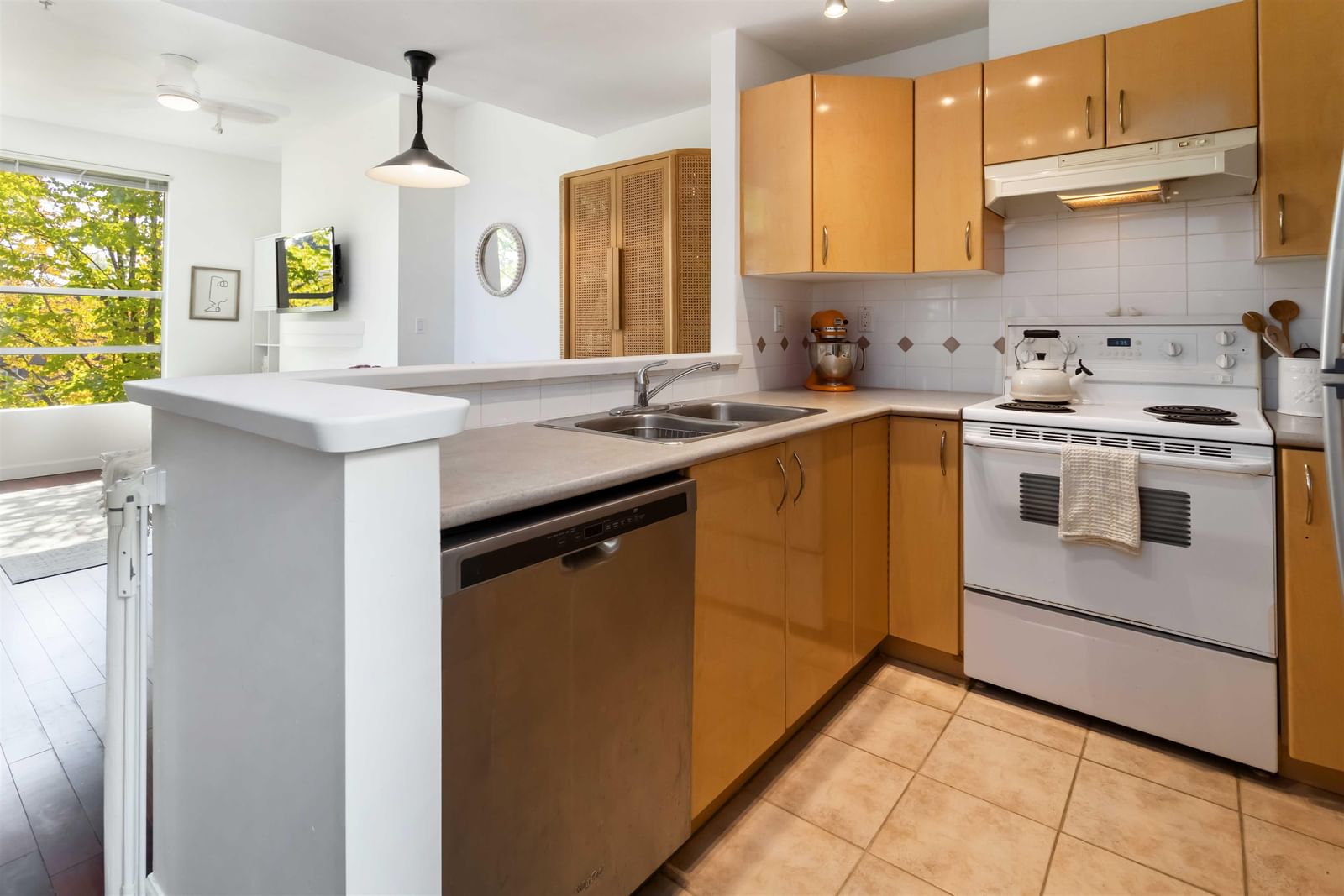 Listing Image 12