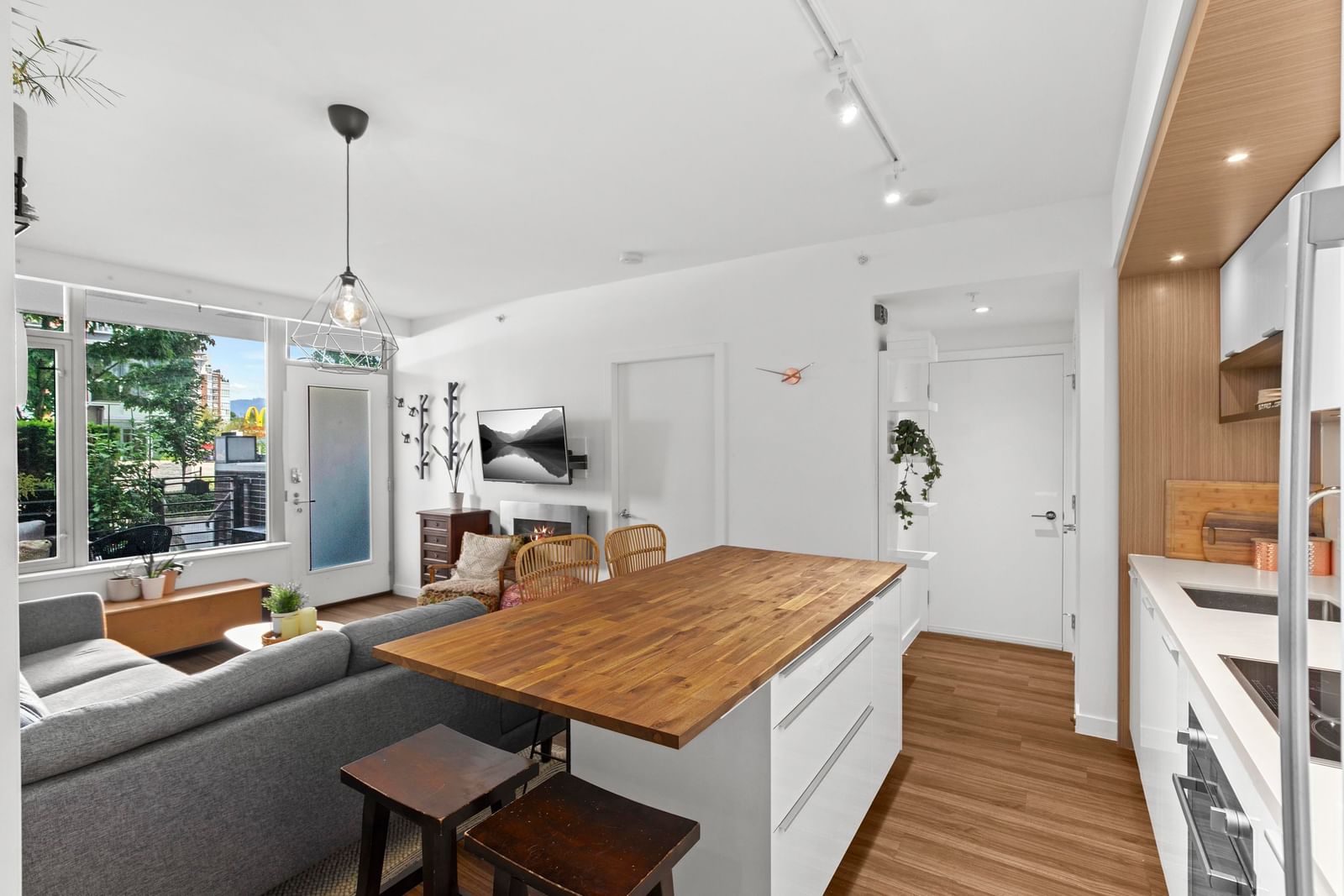 Listing Image 9