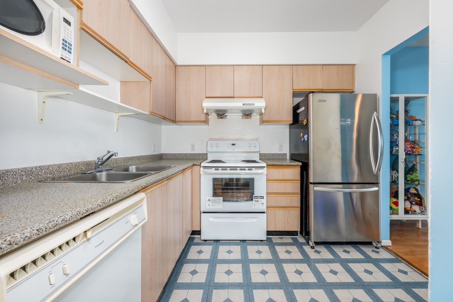 Listing Image 3