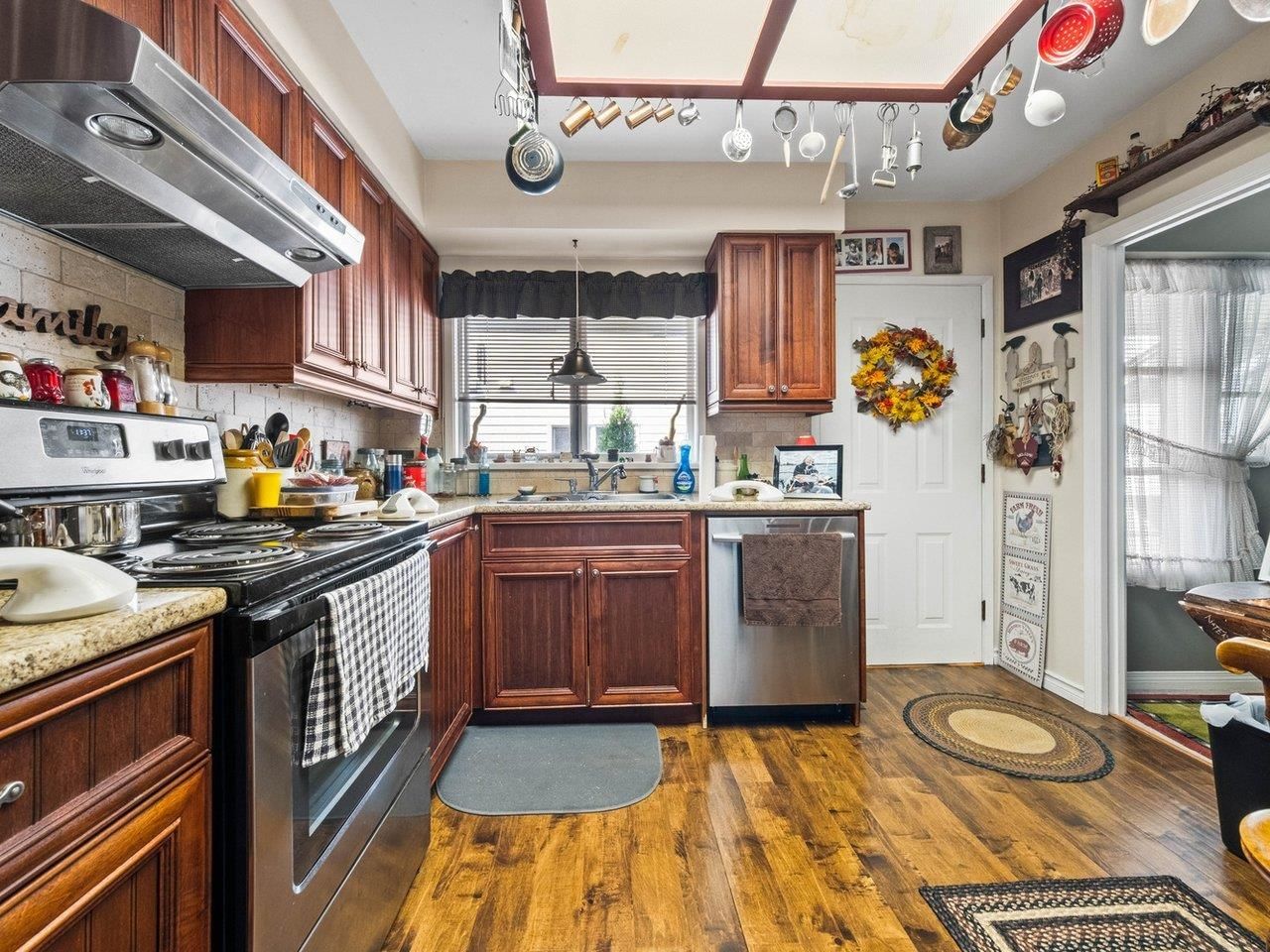 Listing Image 10