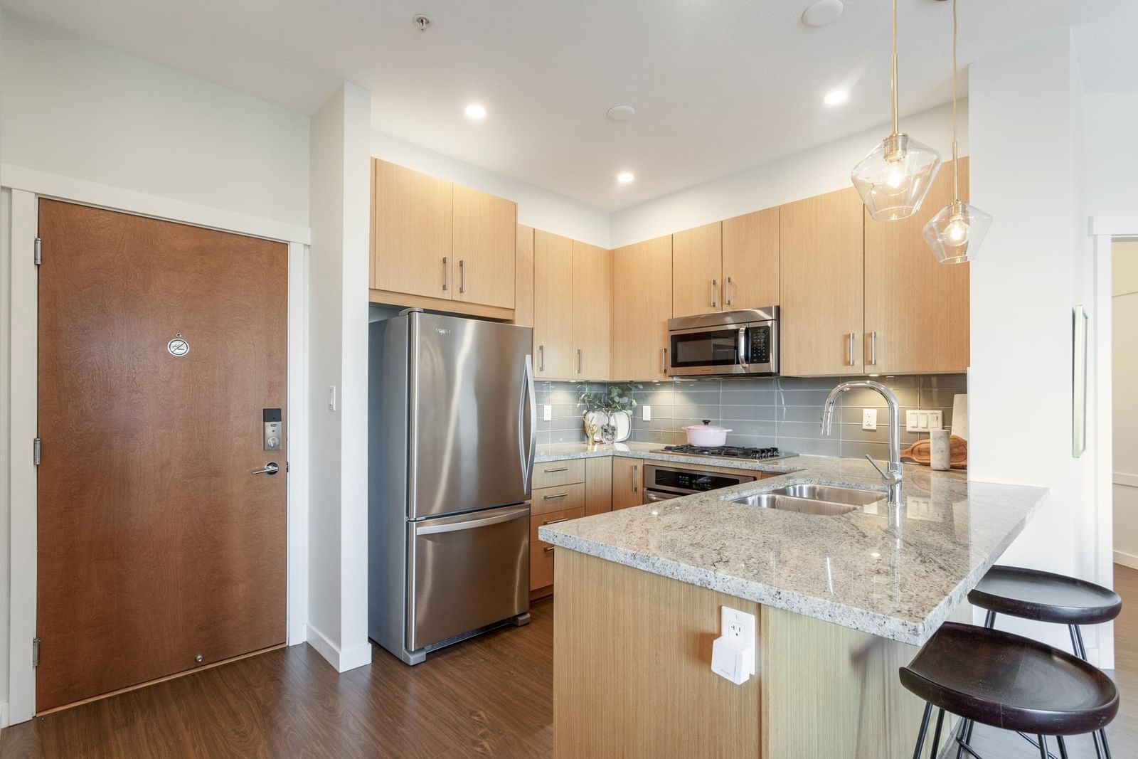 Listing Image 12