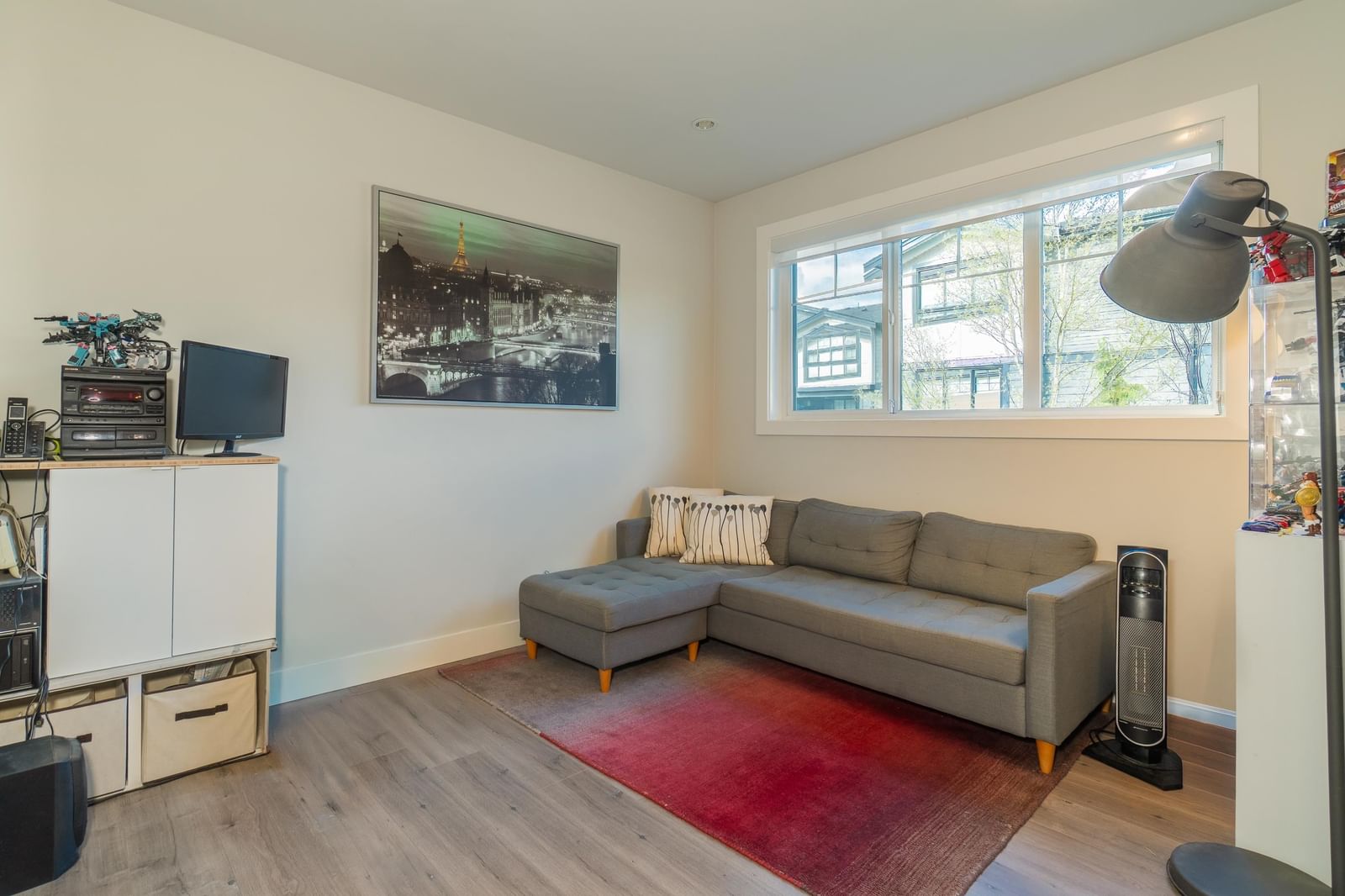 Listing Image 6