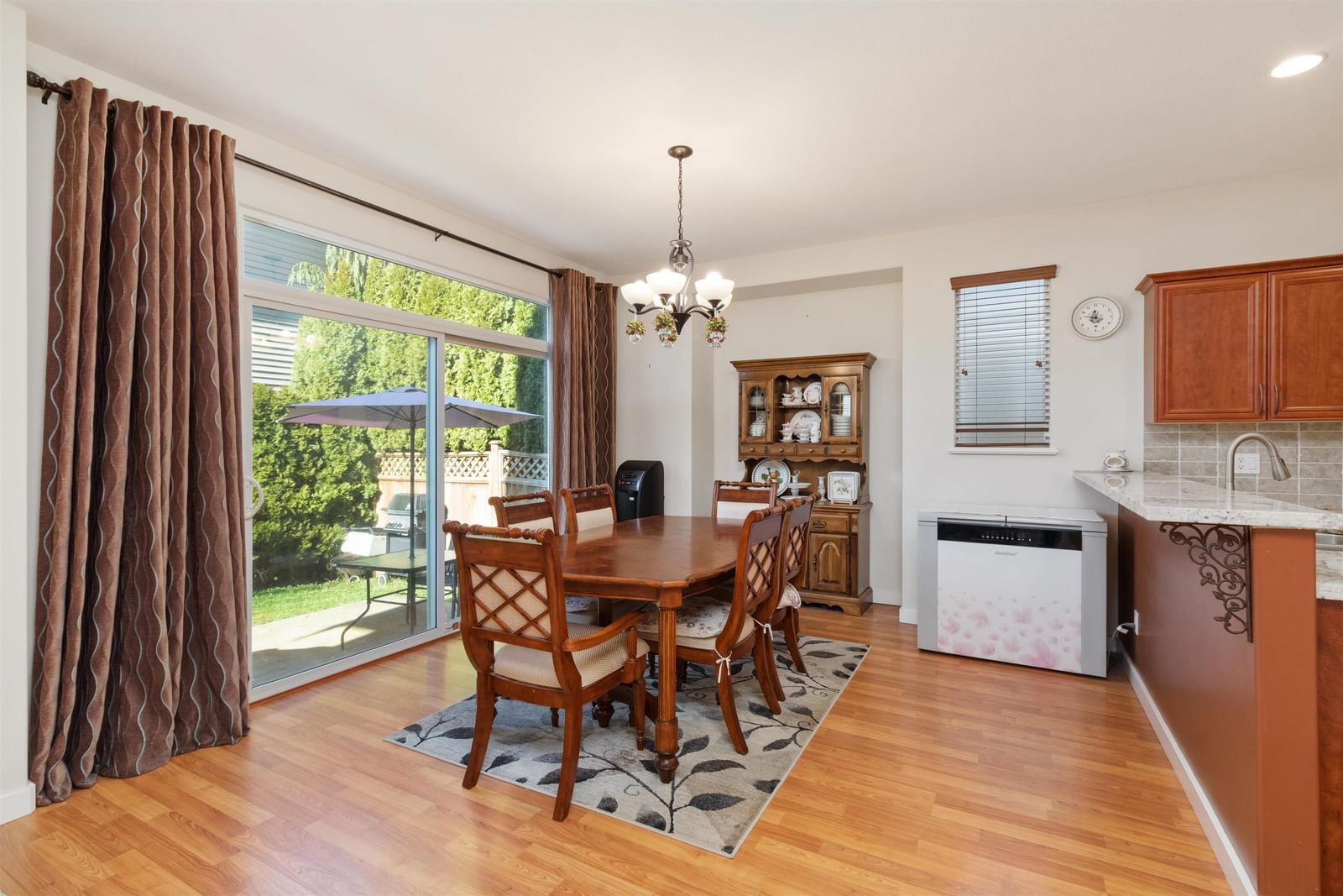 Listing Image 5