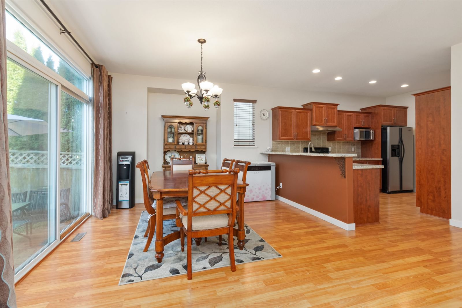 Listing Image 6