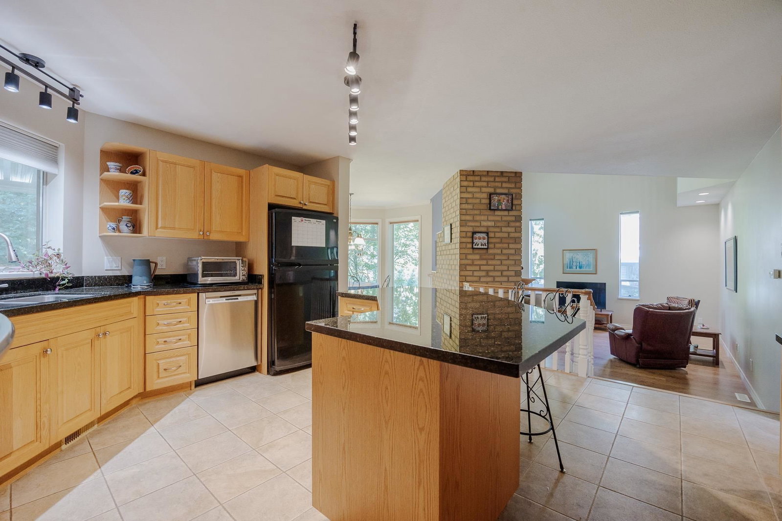 Listing Image 11