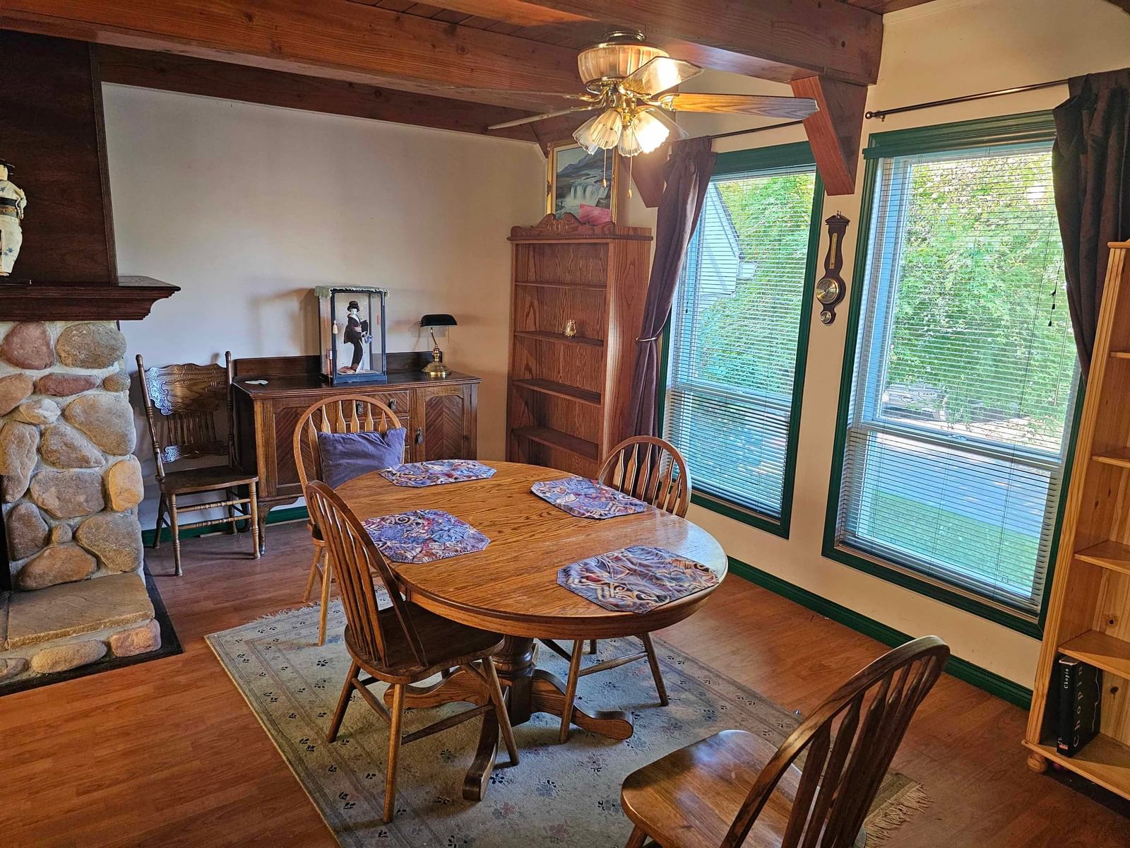 Listing Image 4