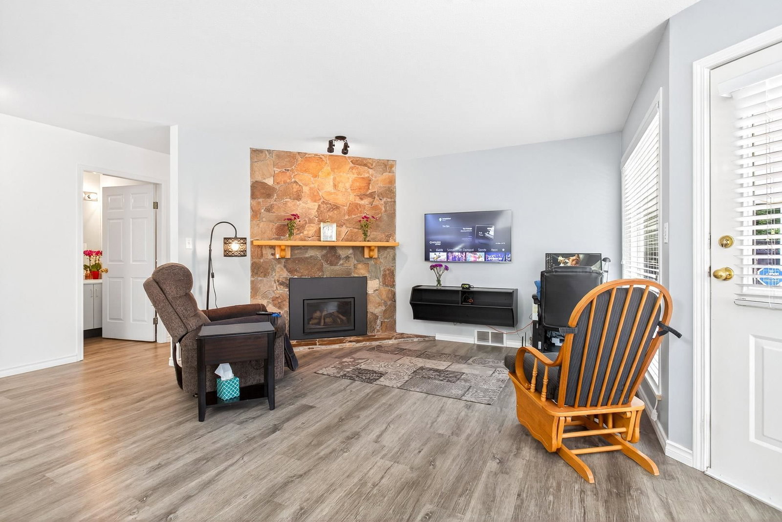 Listing Image 18