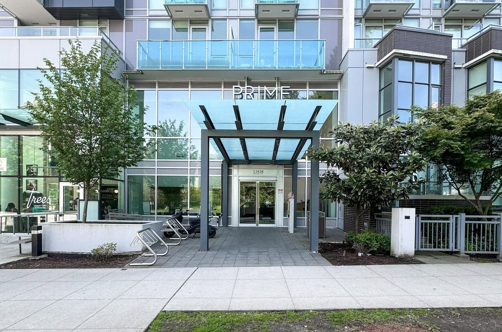 Listing Image 4