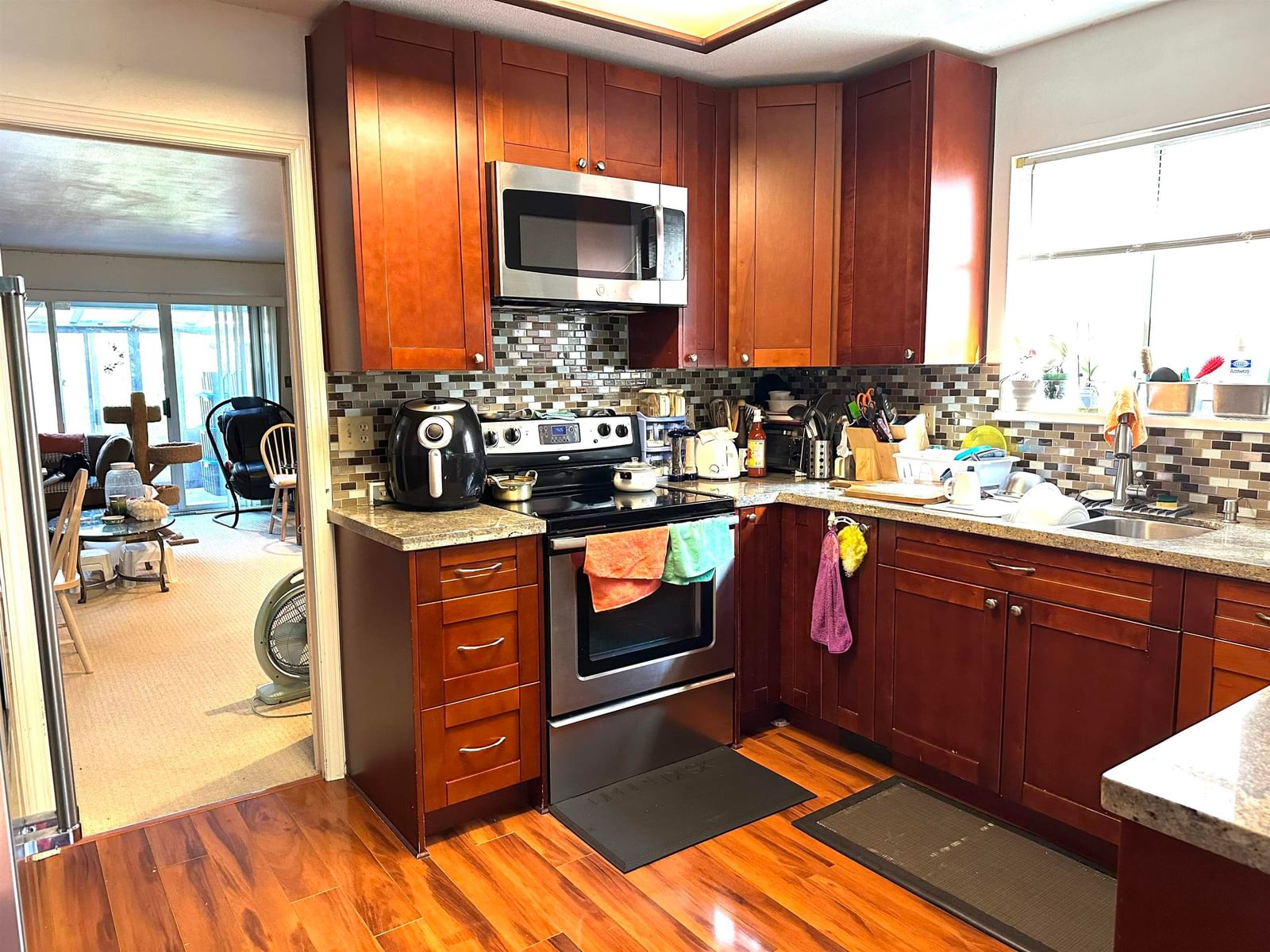 Listing Image 5