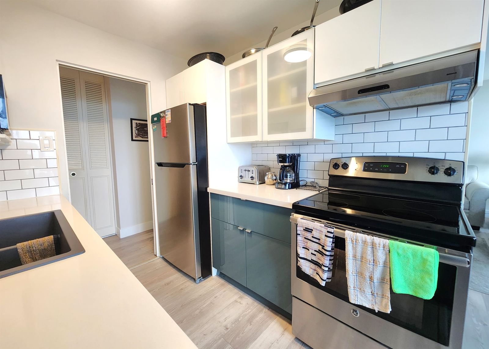 Listing Image 10